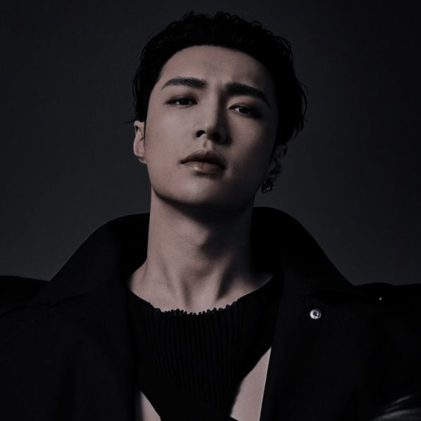 ژانگ ییشینگ (Zhang Yixing / Lay Zhang)