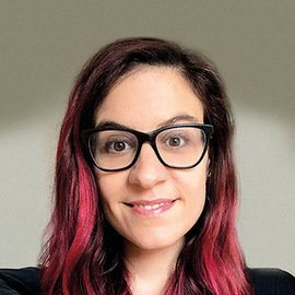 الی هیزل وود (Ali Hazelwood)
